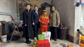 寒冬送暖，情滿心間 ——山東大正物業(yè)服務(wù)集團(tuán)黨支部春節(jié)慰問困難員工(2)469.png